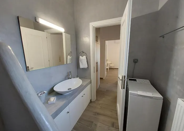 Anchorage Andros * Amonaklios